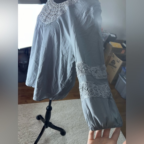 Women's Large Krazy Kat Gray Lace Detail Top NWT - Picture 7 of 9